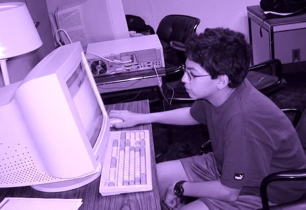 Kid using a computer in the early 2000s