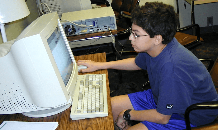 Kid using a computer in the early 2000s
